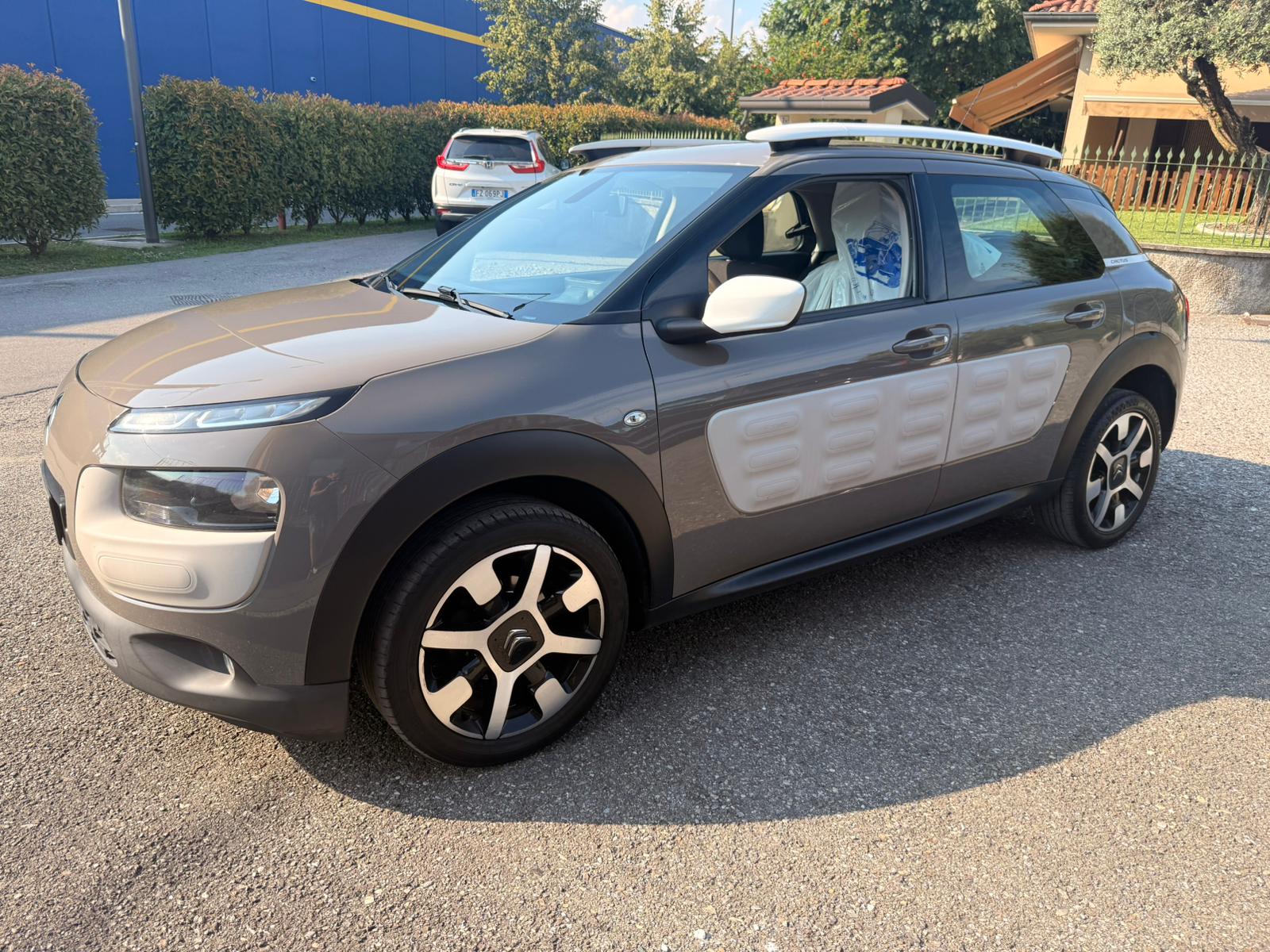 Citroën C4 Cactus 1.2 benzina — vista laterale